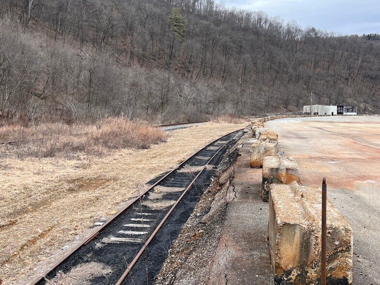 More Photos Of 1686 Tipple Rd, Karthaus Service For Sale