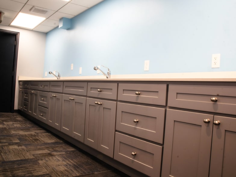 More Photos Of 826 Crescent St, Brockton Freestanding For Lease