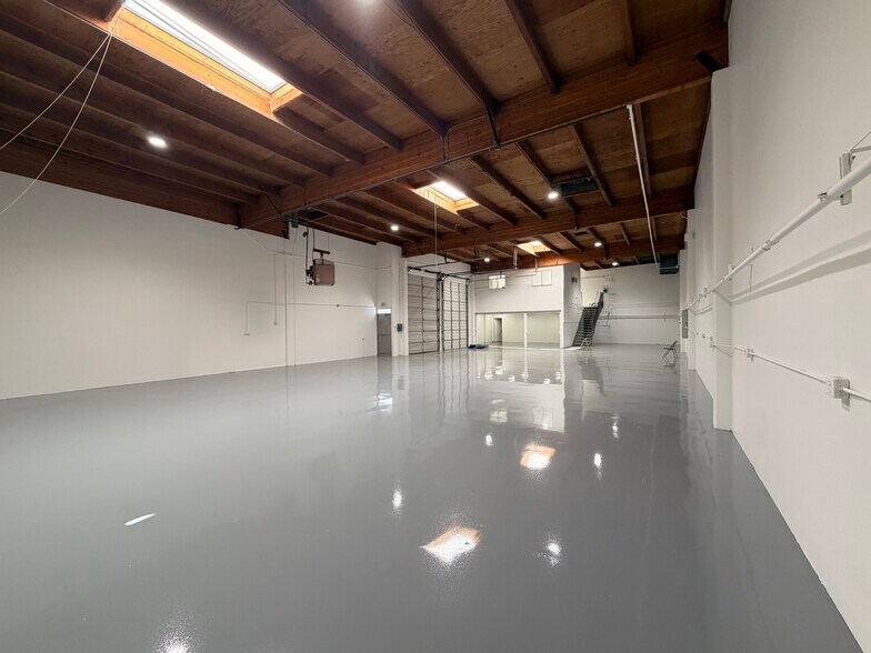 More Photos Of 500 Howland St, Redwood City Warehouse For Lease