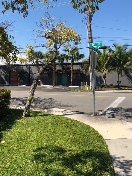 More Photos Of 100 SW 15th St, Fort Lauderdale Warehouse For Lease