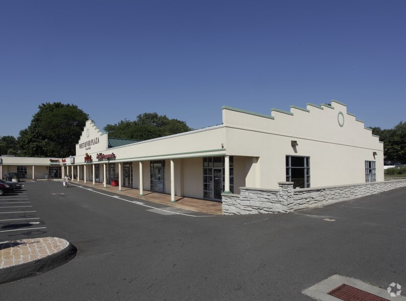 More Photos Of 39 Elm St, West Haven Freestanding For Lease