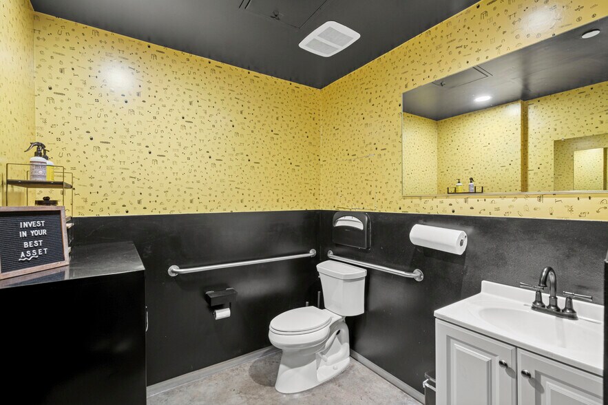 More Photos Of 3000-3002 Newport Blvd, Newport Beach General Retail For Sale