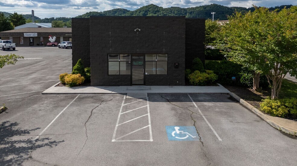 More Photos Of 1389 Volunteer Pky, Bristol Freestanding For Lease