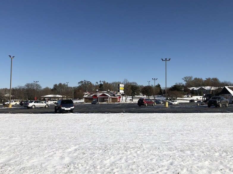 More Photos Of 21 Boulder Hill Pass, Montgomery Land For Lease