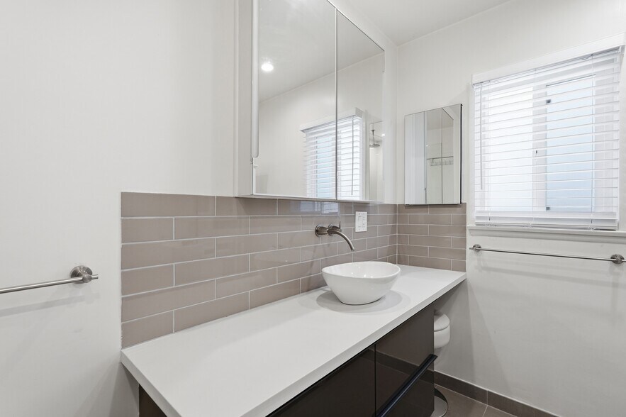 More Photos Of 5236 Bellingham Ave, Valley Village Apartments For Sale