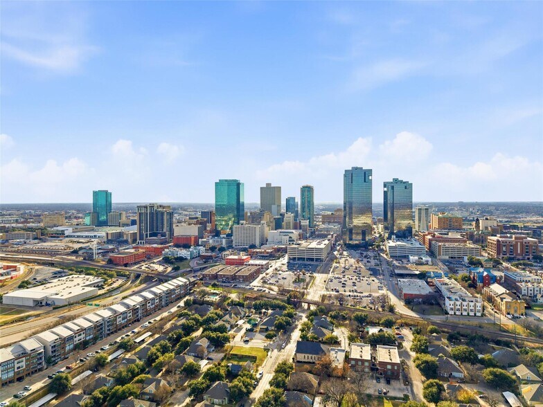 More Photos Of 1301 E Weatherford St, Fort Worth Showroom For Sale