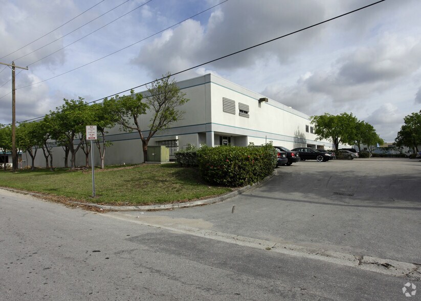 More Photos Of 7200-7208 NW 84th Ave, Miami Warehouse For Lease