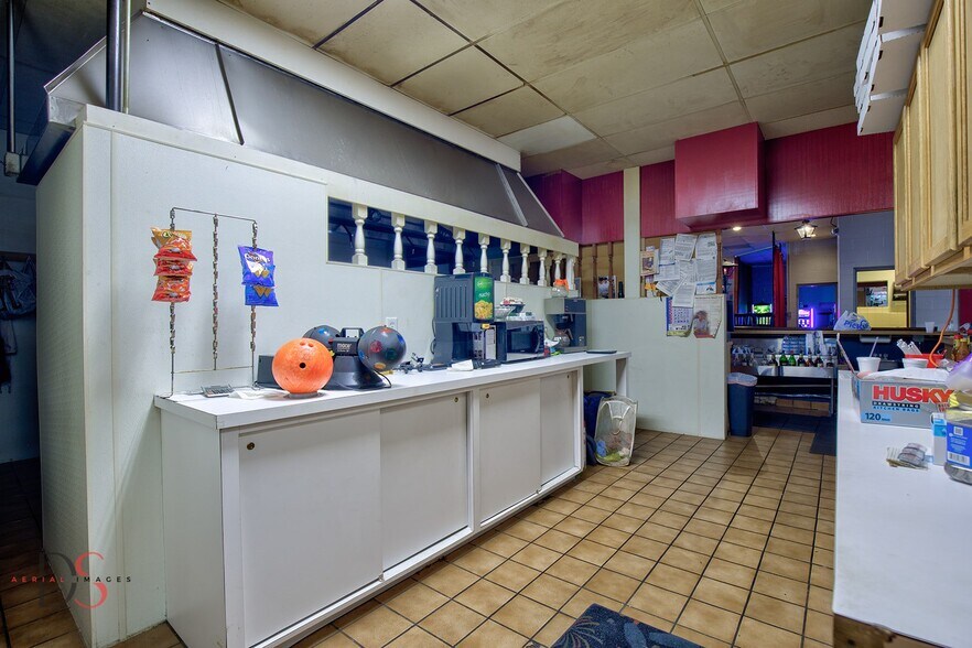 More Photos Of 2414 IL-23, Streator Flex For Sale