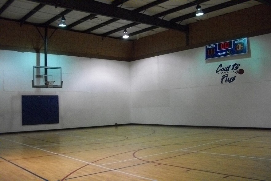More Photos Of 2911 Brunswick Ave, New Bern Sports And Entertainment For Lease