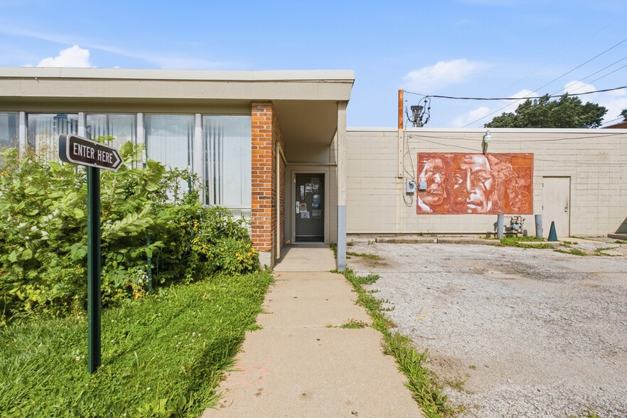 More Photos Of 600 W 39th St, Kansas City Office For Sale