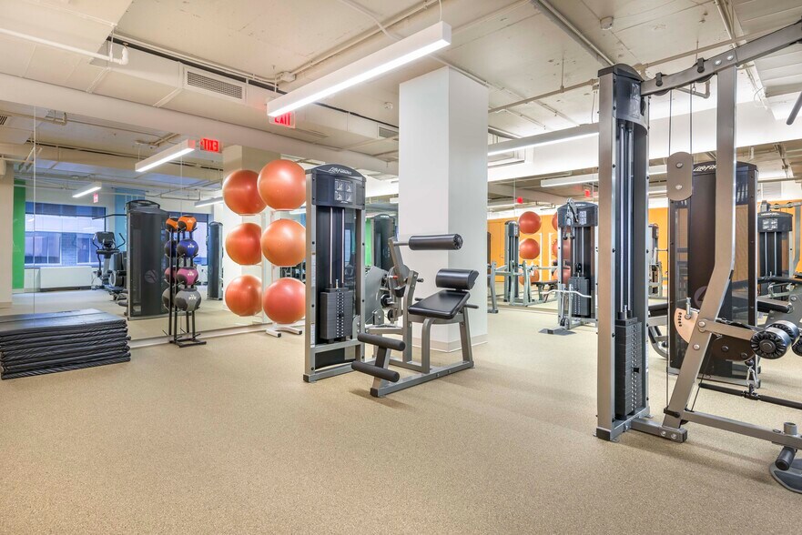 More Photos Of 650 Massachusetts Ave NW, Washington Office For Lease