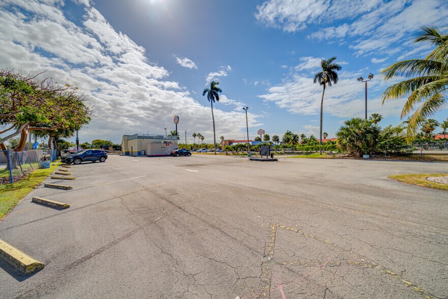 More Photos Of 20 SE 1st Ave, Florida City Fast Food For Sale