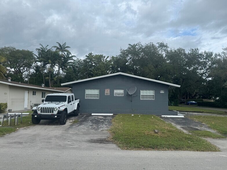 More Photos Of 353 SW 19th Ave, Fort Lauderdale Multifamily For Sale