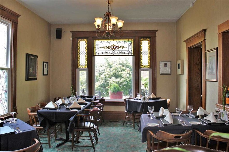 More Photos Of 1208 6th Ave, Huntington Restaurant For Sale