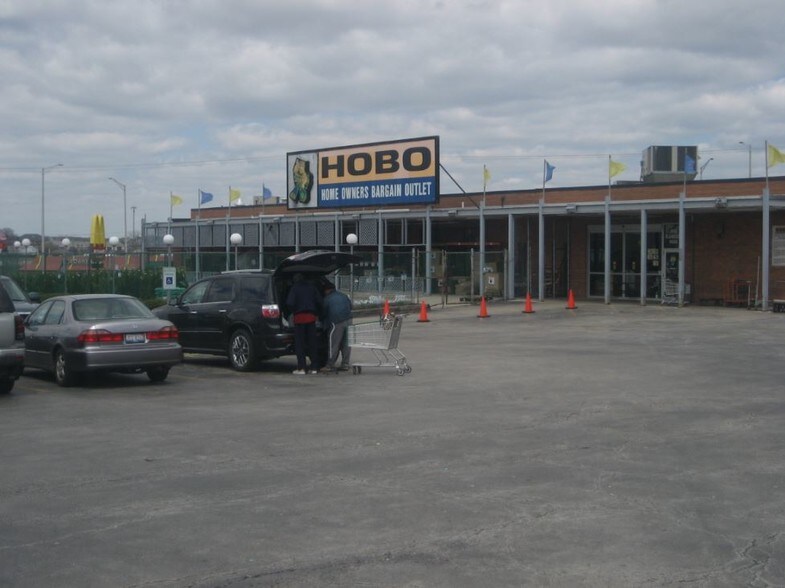 More Photos Of 1693 Plainfield Rd, Crest Hill Department Store For Lease