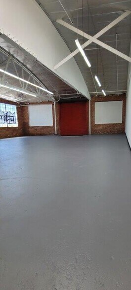 More Photos Of 2302 E 15th St, Los Angeles Industrial For Sale