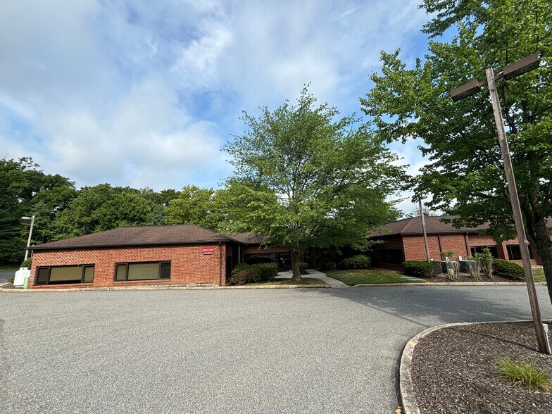More Photos Of 950 W Valley Rd, Wayne Office For Sale