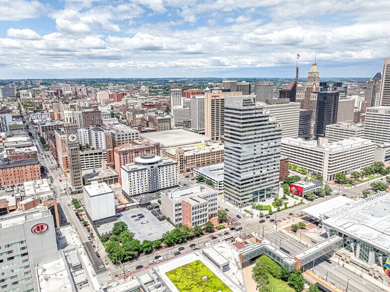 More Photos Of 300 W Pratt St, Baltimore Office For Sale