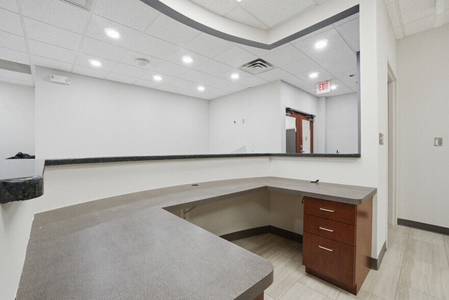 More Photos Of 1603 Santa Rosa Rd, Henrico Medical For Lease