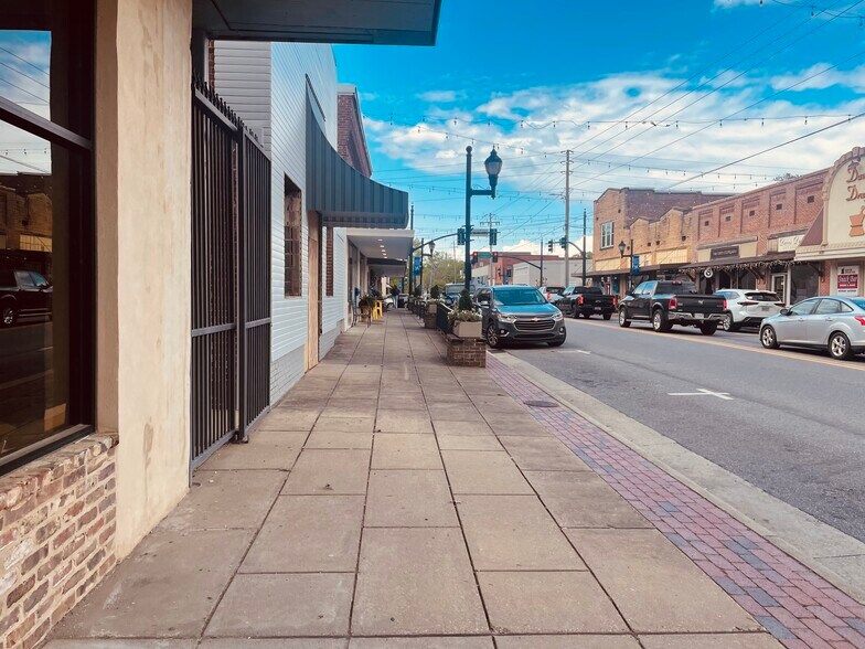 More Photos Of 109 Main Street, Columbiana Office For Lease