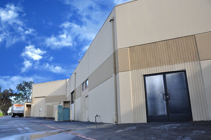 More Photos Of 2135 Industrial Ct, Vista Industrial For Lease