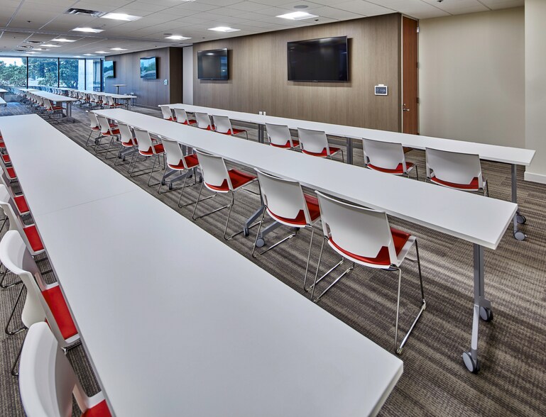 More Photos Of 5005 Lyndon B Johnson Fwy, Dallas Office For Lease