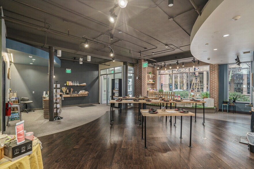 More Photos Of 166 S Kalamazoo Mall, Kalamazoo General Retail For Lease