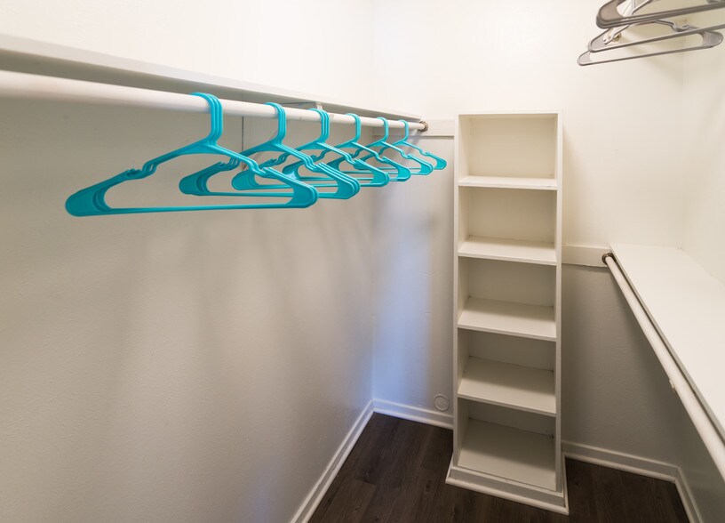 More Photos Of 504 Dudley Cir, Arlington Apartments For Sale