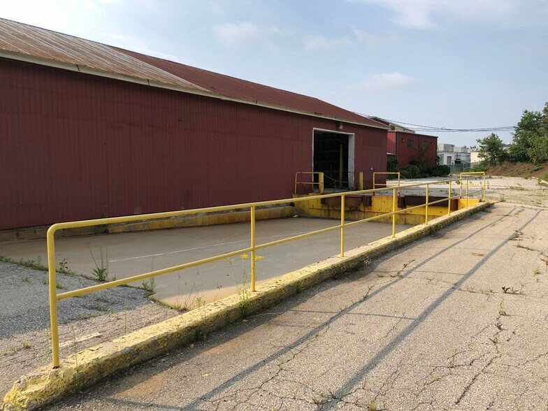 More Photos Of 18 Water Works Dr, Hooksett Warehouse For Lease