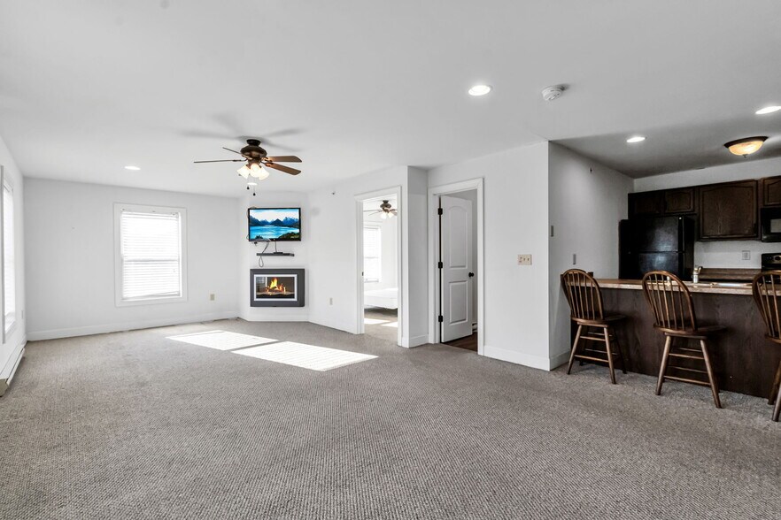 More Photos Of 38 Washington St, Ellicottville Storefront For Sale