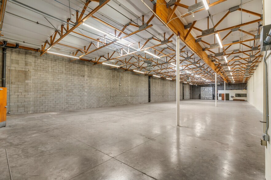 More Photos Of 15490 N 83rd Way, Scottsdale Warehouse For Lease