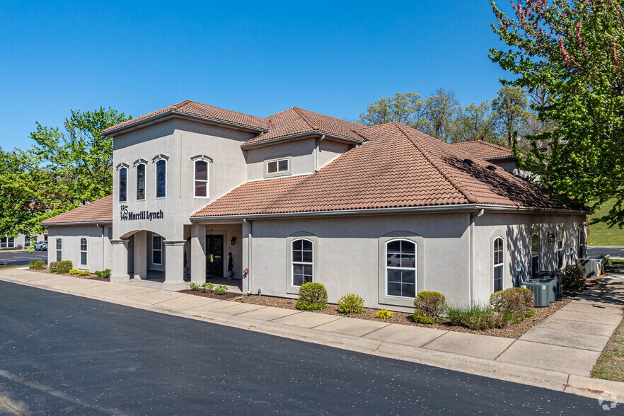 More Photos Of 5212 Village Pky, Rogers Unknown For Lease
