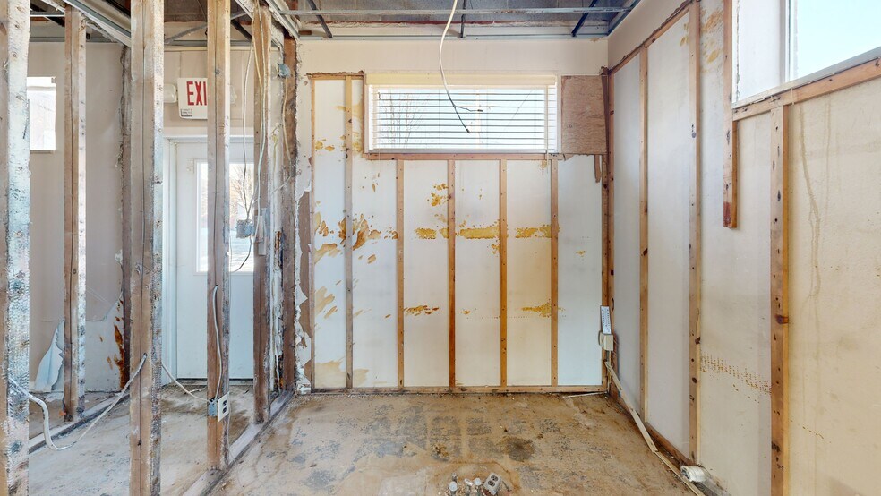 More Photos Of 515 N Monroe St, Litchfield Medical For Sale