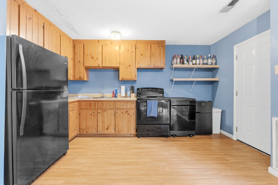 More Photos Of 409 McLane Avenue, Morgantown Apartments For Sale