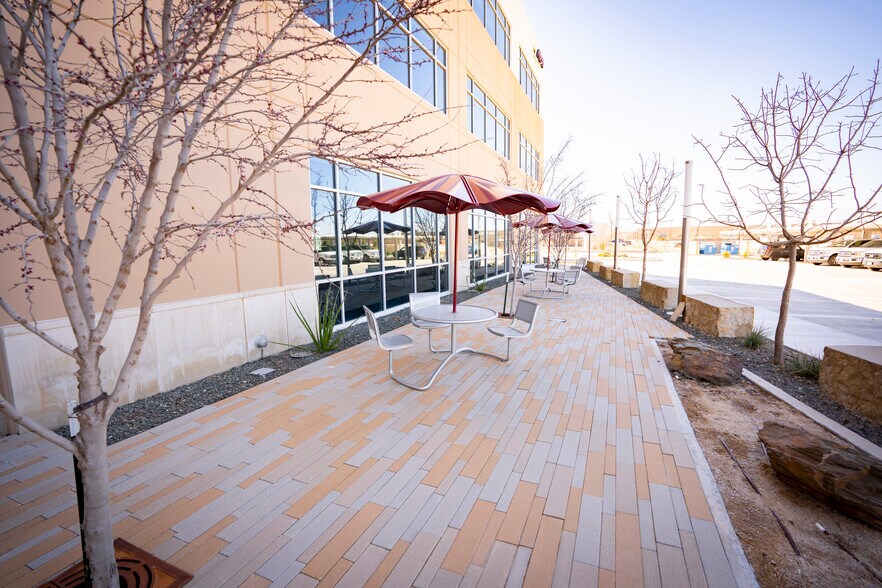 More Photos Of 404 Veterans Airpark Ln, Midland Office For Sale