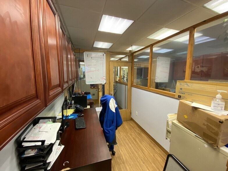 More Photos Of 32-32 Steinway St, Long Island City Loft Creative Space For Lease