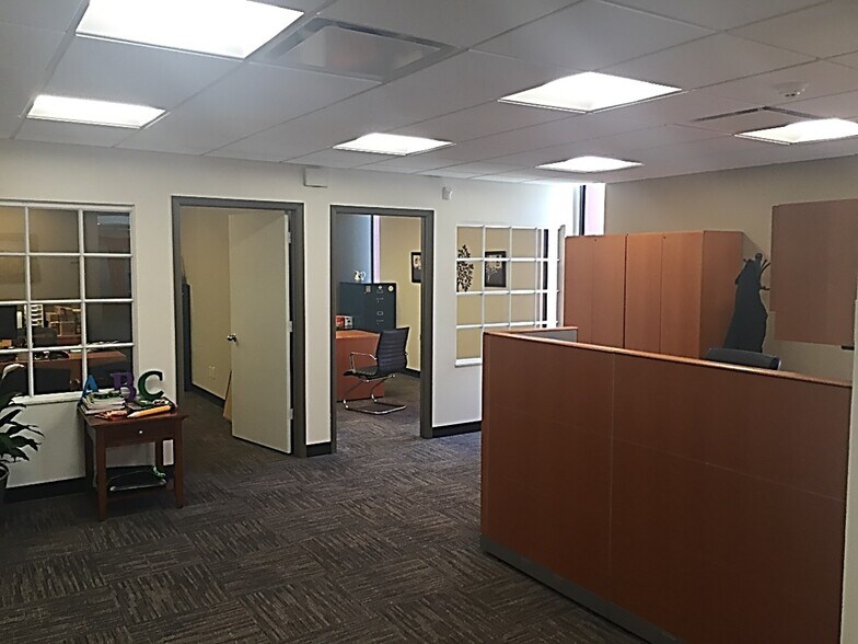 More Photos Of 2609 W De Leon St, Tampa Office For Lease