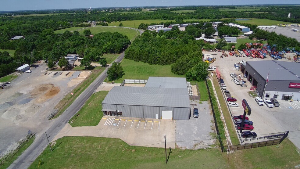 More Photos Of 14555 Hwy 75, Van Alstyne Distribution For Lease