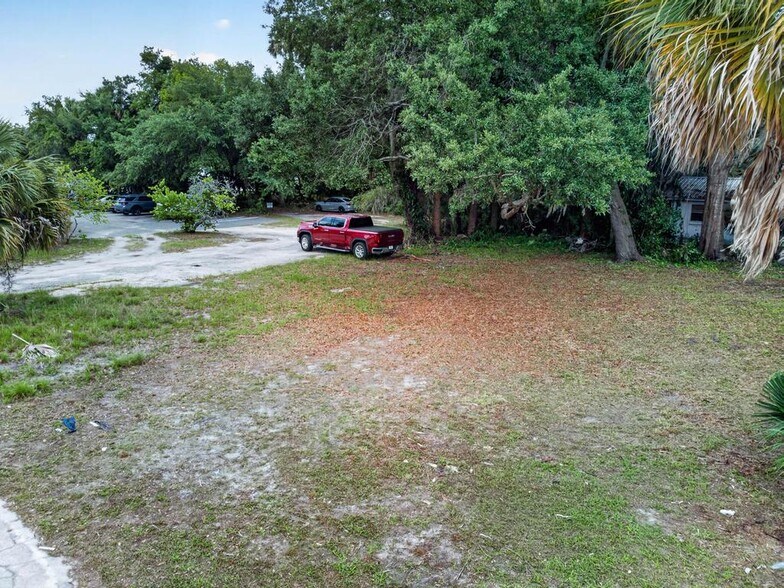 More Photos Of 1321 St Johns Ave, Palatka Service For Sale