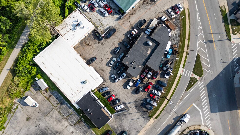 More Photos Of 325 1st St, Toledo Office For Sale