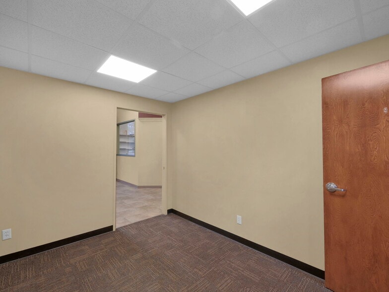 More Photos Of 640 N Fountain Ave, Springfield Freestanding For Sale