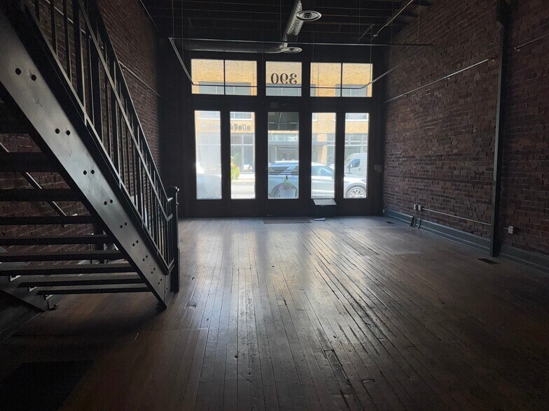 More Photos Of 390 S Main St, Memphis Office For Sale