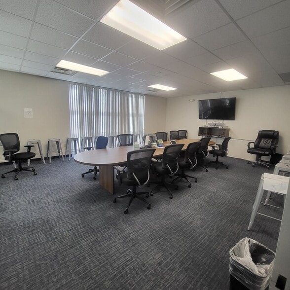 More Photos Of 3500 Gateway Centre Blvd, Morrisville Light Distribution For Lease