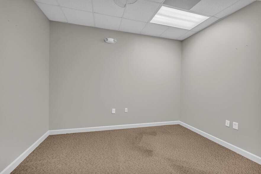More Photos Of 40 Chamisa Rd, Covington Distribution For Lease