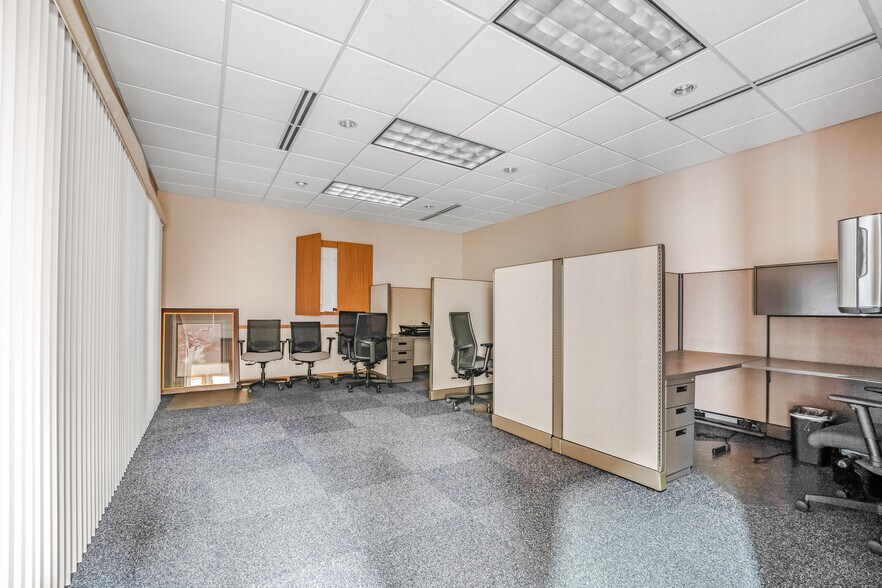 More Photos Of 245 N Peters Ave, Fond Du Lac General Retail For Sale