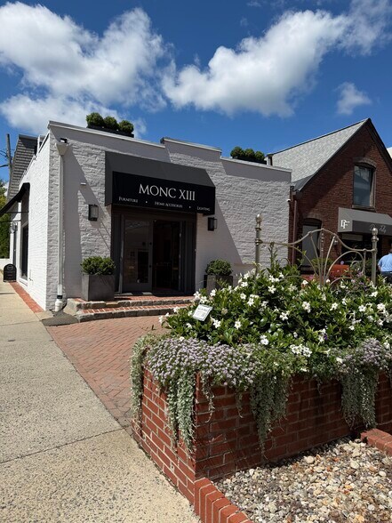 More Photos Of 5 Lewis Ct, Greenwich Freestanding For Lease
