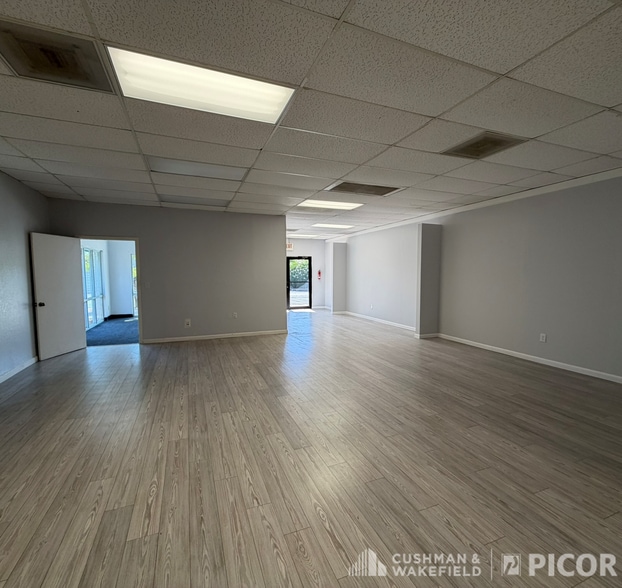 More Photos Of 7941 E Lakeside Pky, Tucson Unknown For Lease
