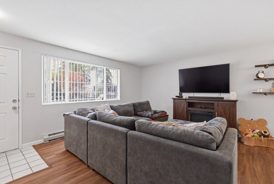 More Photos Of 14506 NE 6th Pl, Bellevue Apartments For Sale