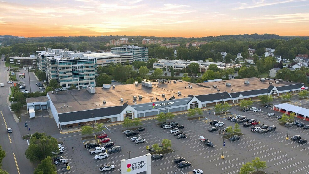 More Photos Of 2 Elm St, Woburn Freestanding For Lease