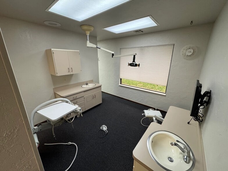 More Photos Of 218 E 10th Street Plz, Edmond Medical For Lease